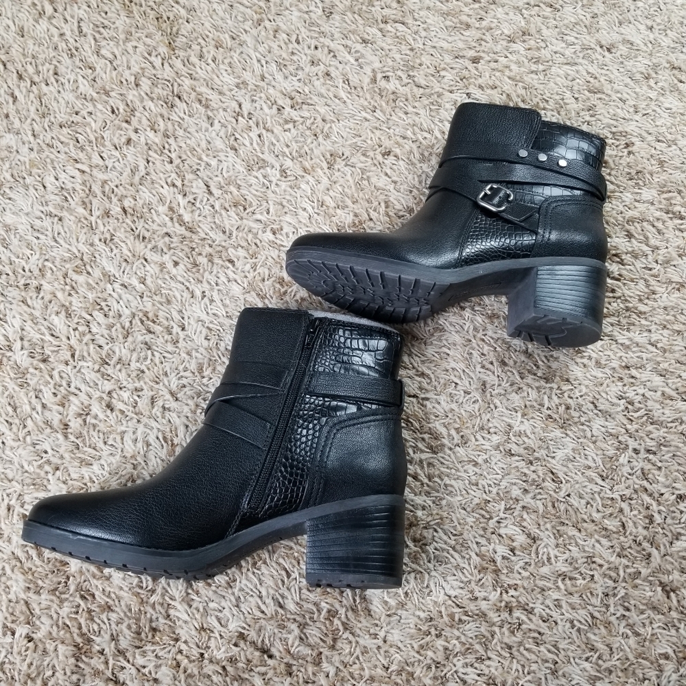 Naturalizer| black "ringer" heeled booties - Picture 7 of 9